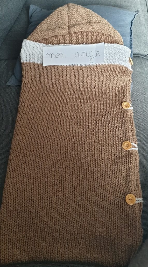 nid-ange-bébé-bio-tricot-fait-main-personnalisable