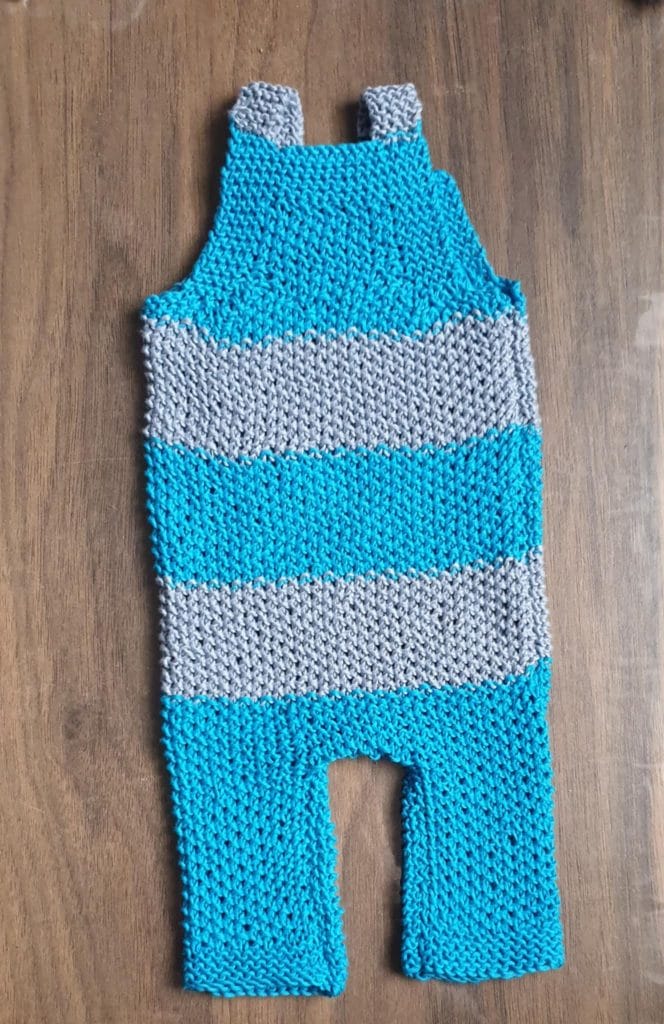 salopette-bio-bébé-tricot-fait-main-personnalisable