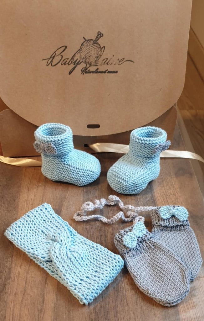 offret-cadeau-naissance-bébé-tricot-bébé-fait-main-collectionpetit-noeud -personnalisableen laine ou coton biologique